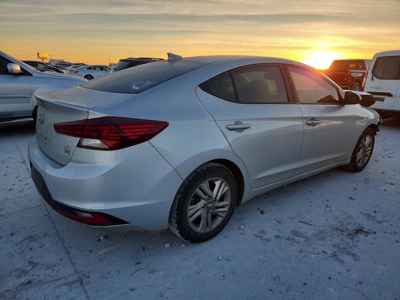 2019 HYUNDAI ELANTRA SEL photo 3