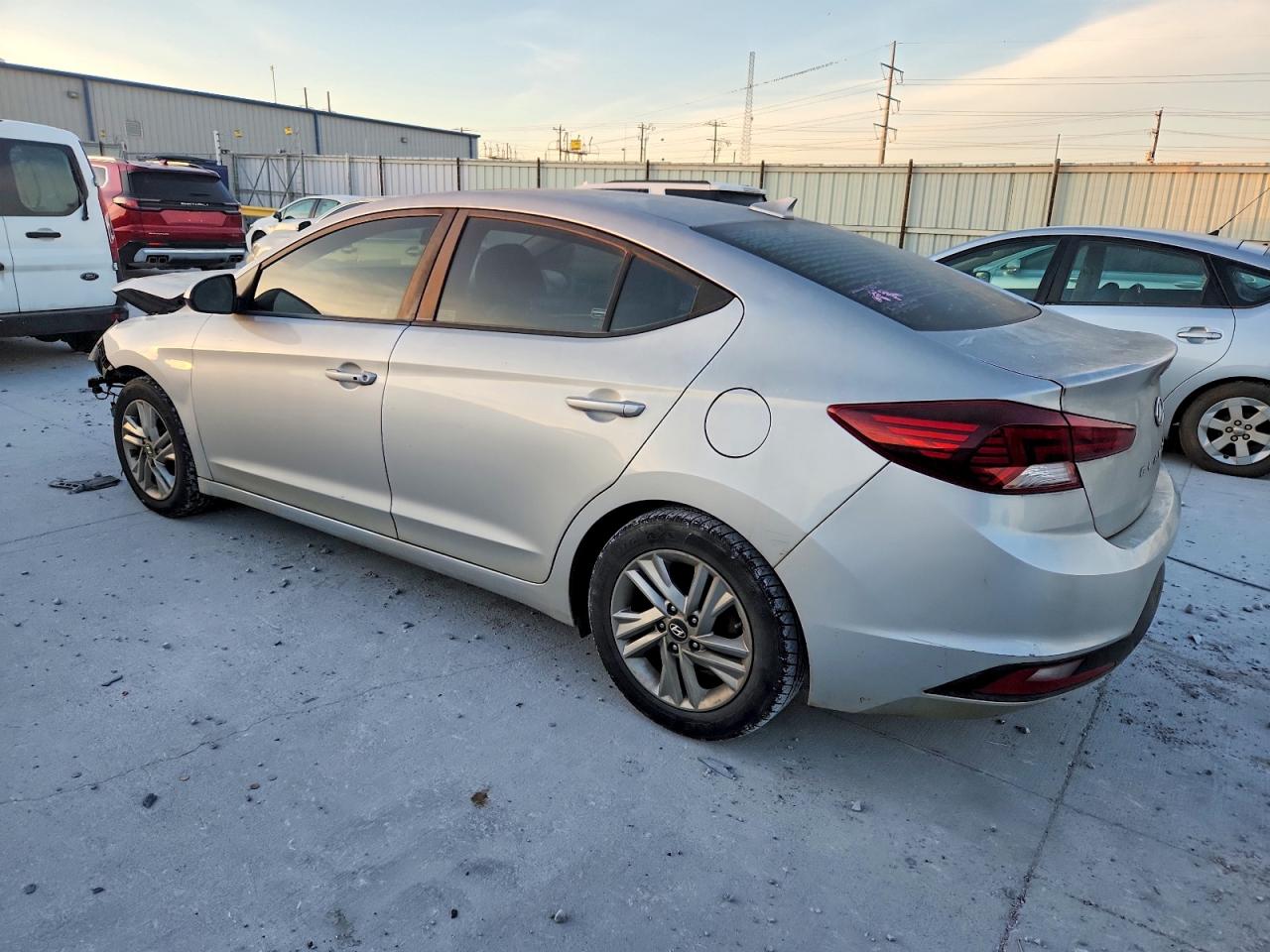 2019 HYUNDAI ELANTRA SEL photo 2