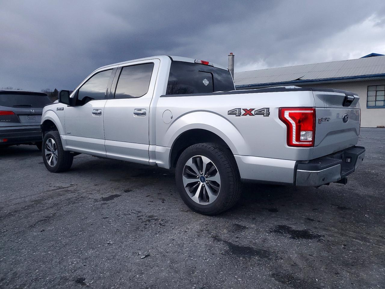 2016 FORD F150 SUPERCREW photo 2