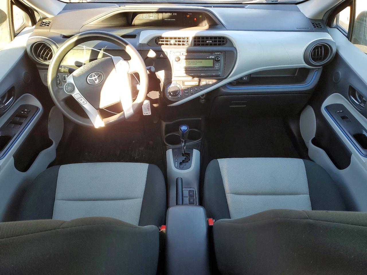 2012 TOYOTA PRIUS C photo 8