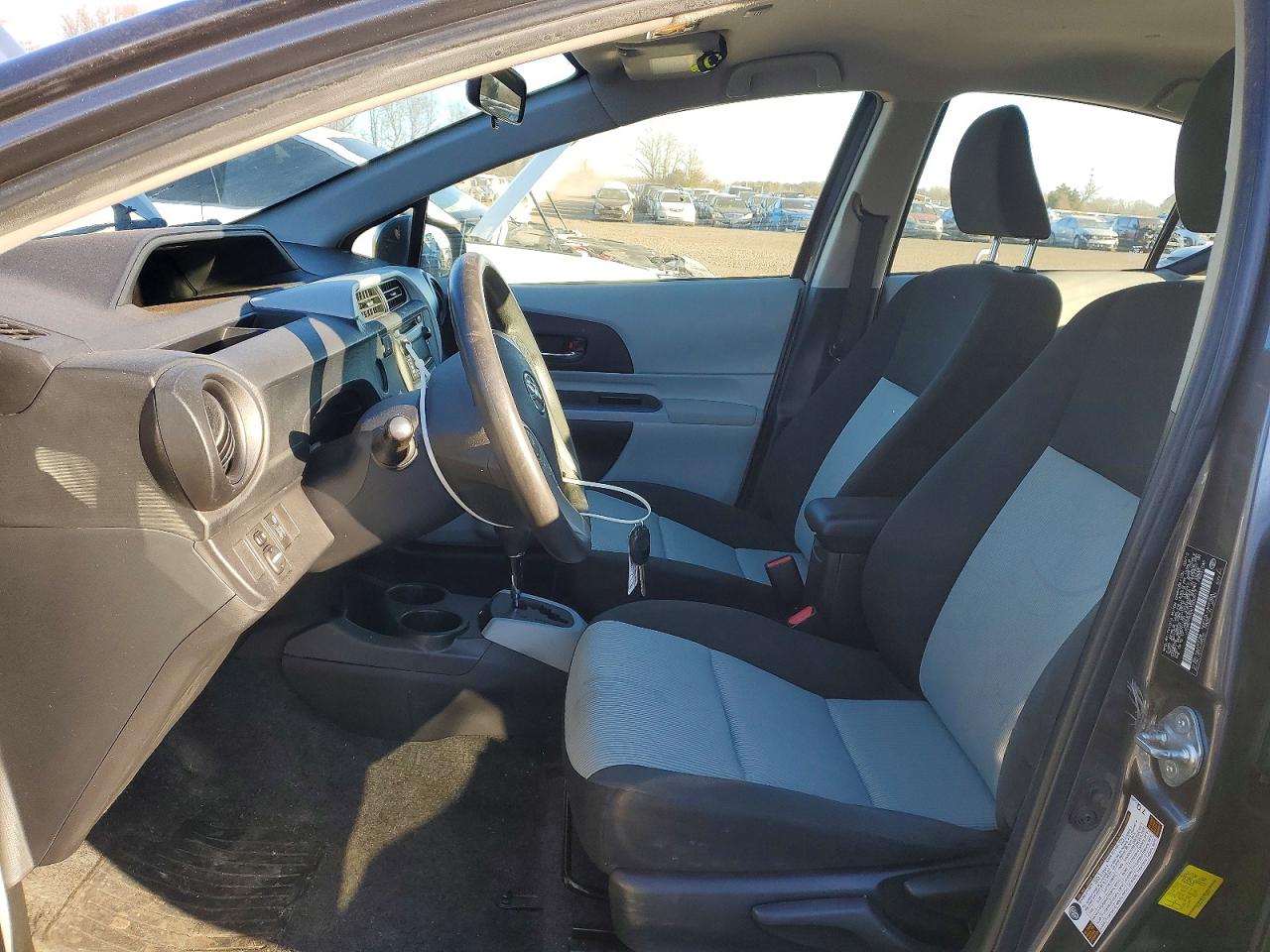 2012 TOYOTA PRIUS C photo 7