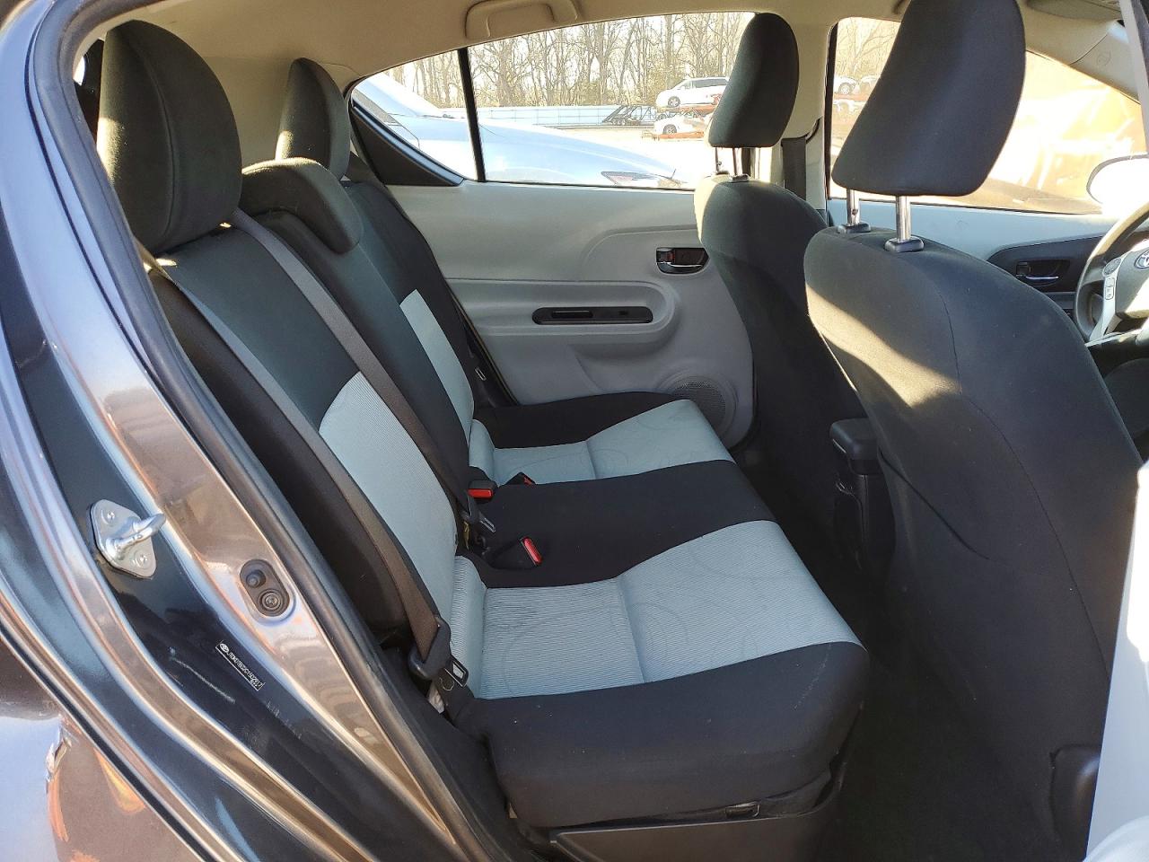 2012 TOYOTA PRIUS C photo 10