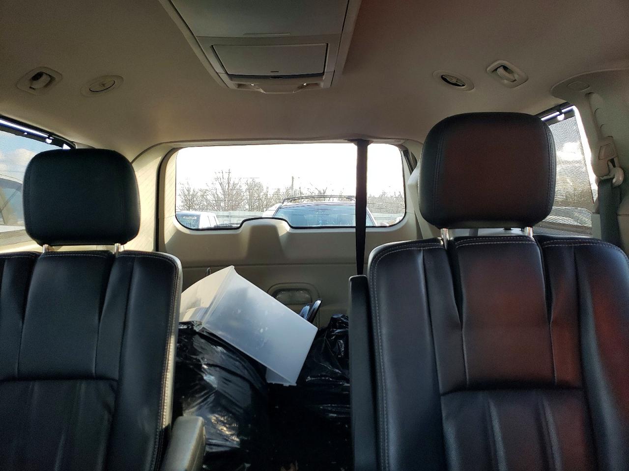 2012 CHRYSLER TOWN & COUNTRY TOURING L photo 10