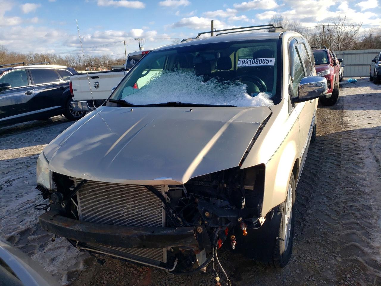 2012 CHRYSLER TOWN & COUNTRY TOURING L photo 5