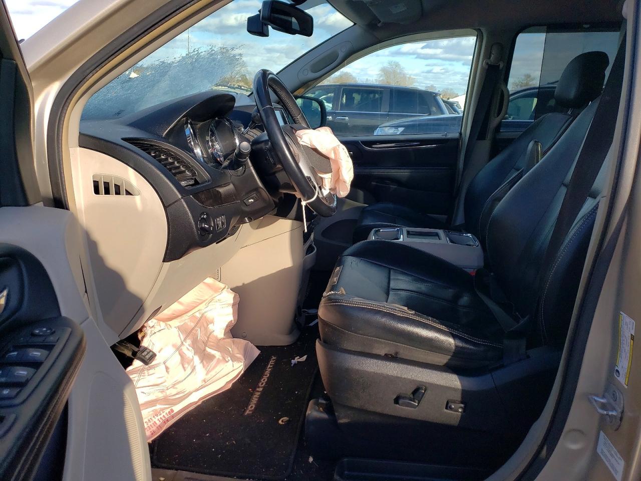 2012 CHRYSLER TOWN & COUNTRY TOURING L photo 7
