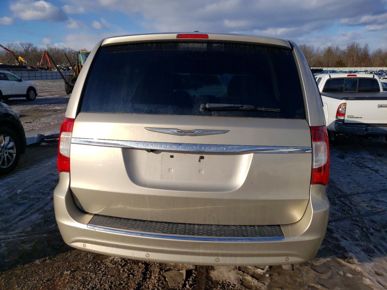 2012 CHRYSLER TOWN & COUNTRY TOURING L photo 6