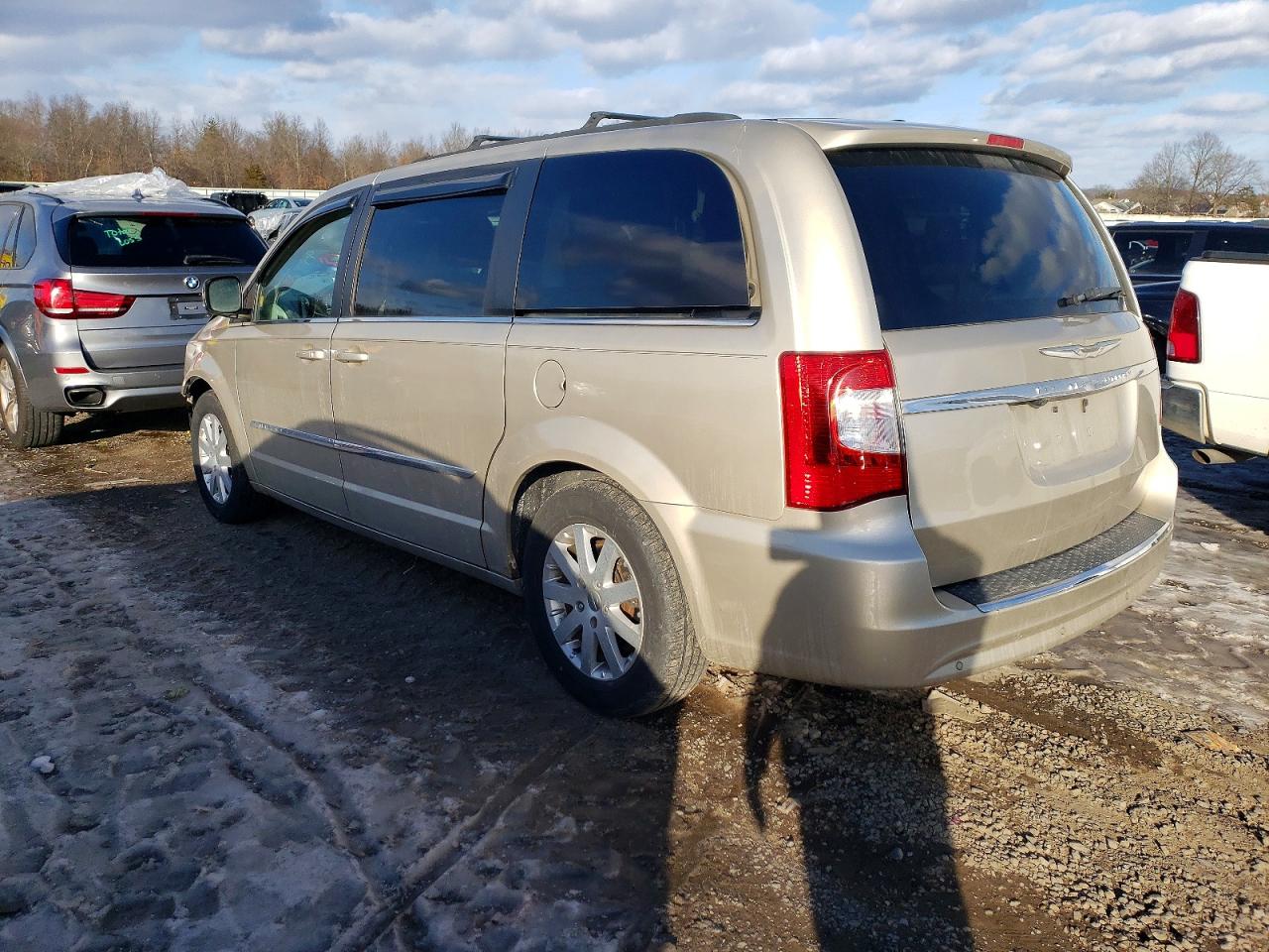 2012 CHRYSLER TOWN & COUNTRY TOURING L photo 2