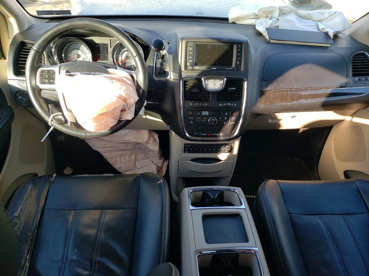 2012 CHRYSLER TOWN & COUNTRY TOURING L photo 8