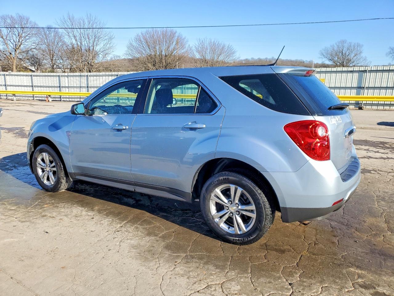 2014 CHEVROLET EQUINOX LS photo 2