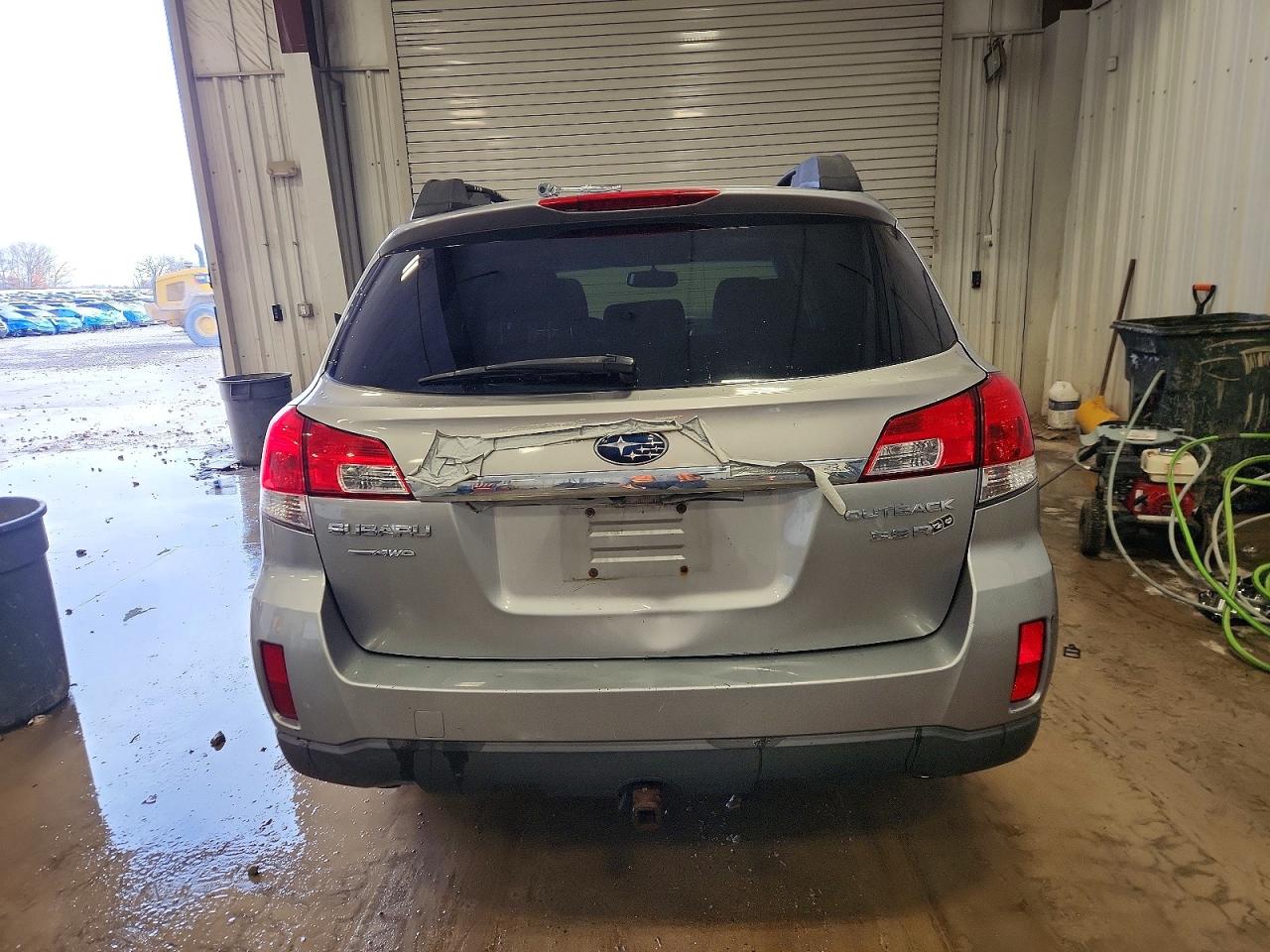 2010 SUBARU OUTBACK 3.6R PREMIUM photo 11