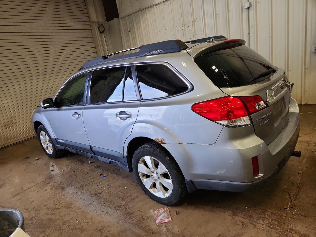 2010 SUBARU OUTBACK 3.6R PREMIUM photo 3