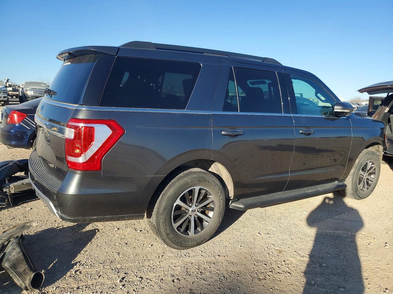 2019 FORD EXPEDITION XLT photo 3