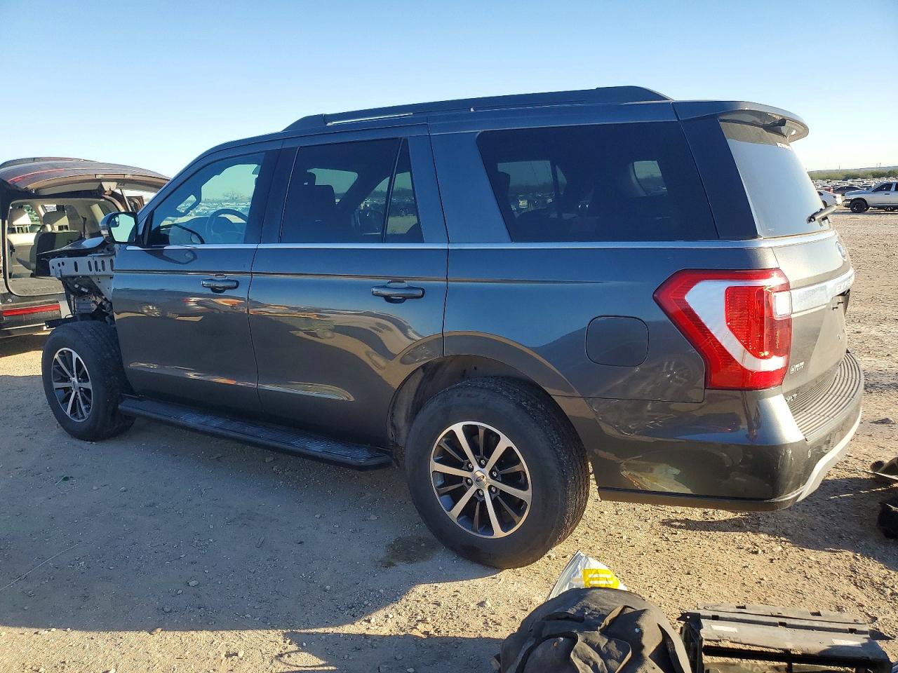 2019 FORD EXPEDITION XLT photo 2