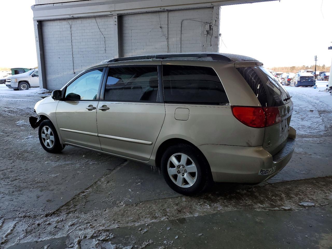 2006 TOYOTA SIENNA CE photo 2