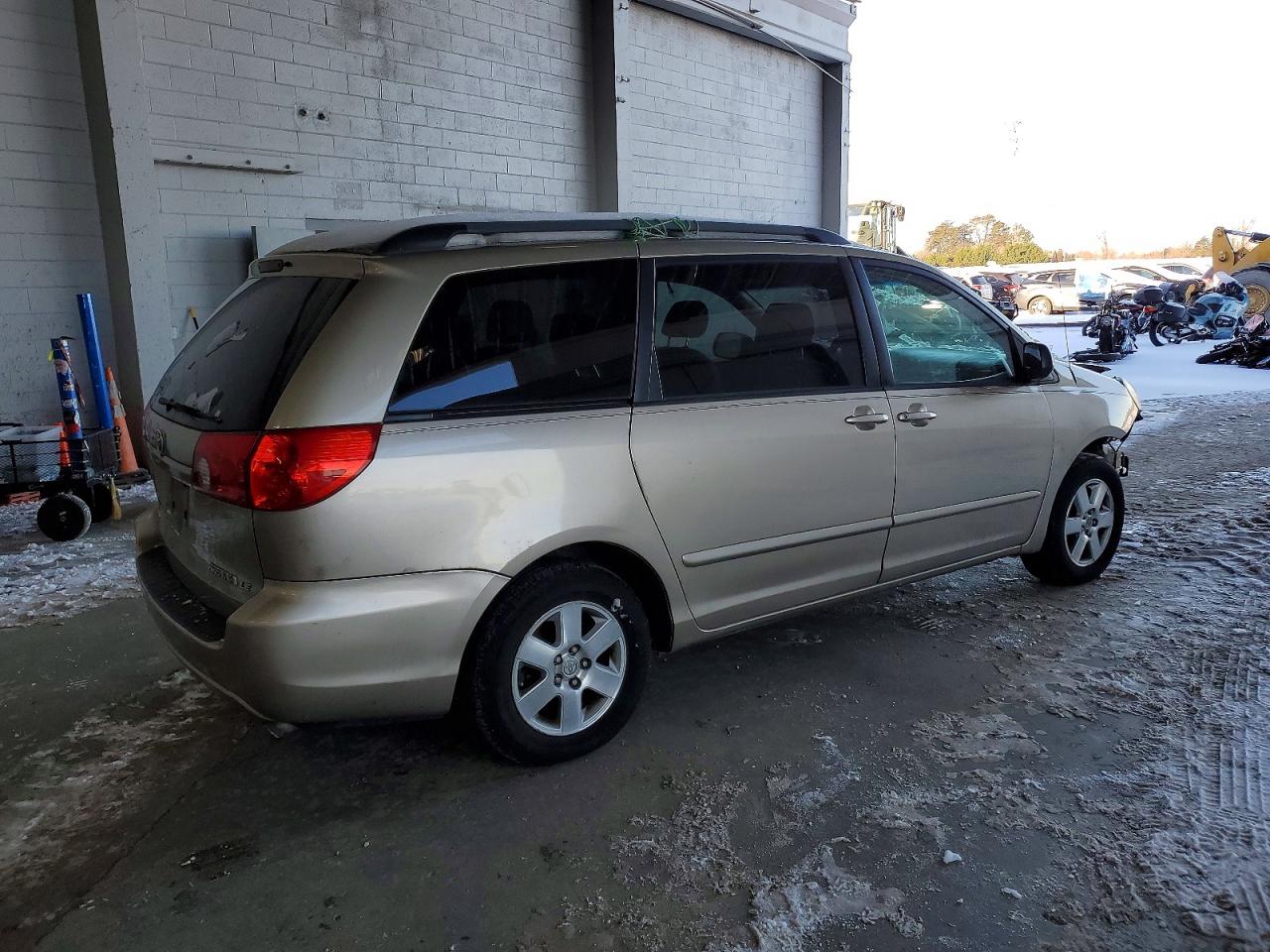 2006 TOYOTA SIENNA CE photo 3
