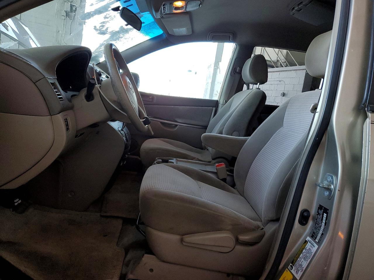 2006 TOYOTA SIENNA CE photo 7