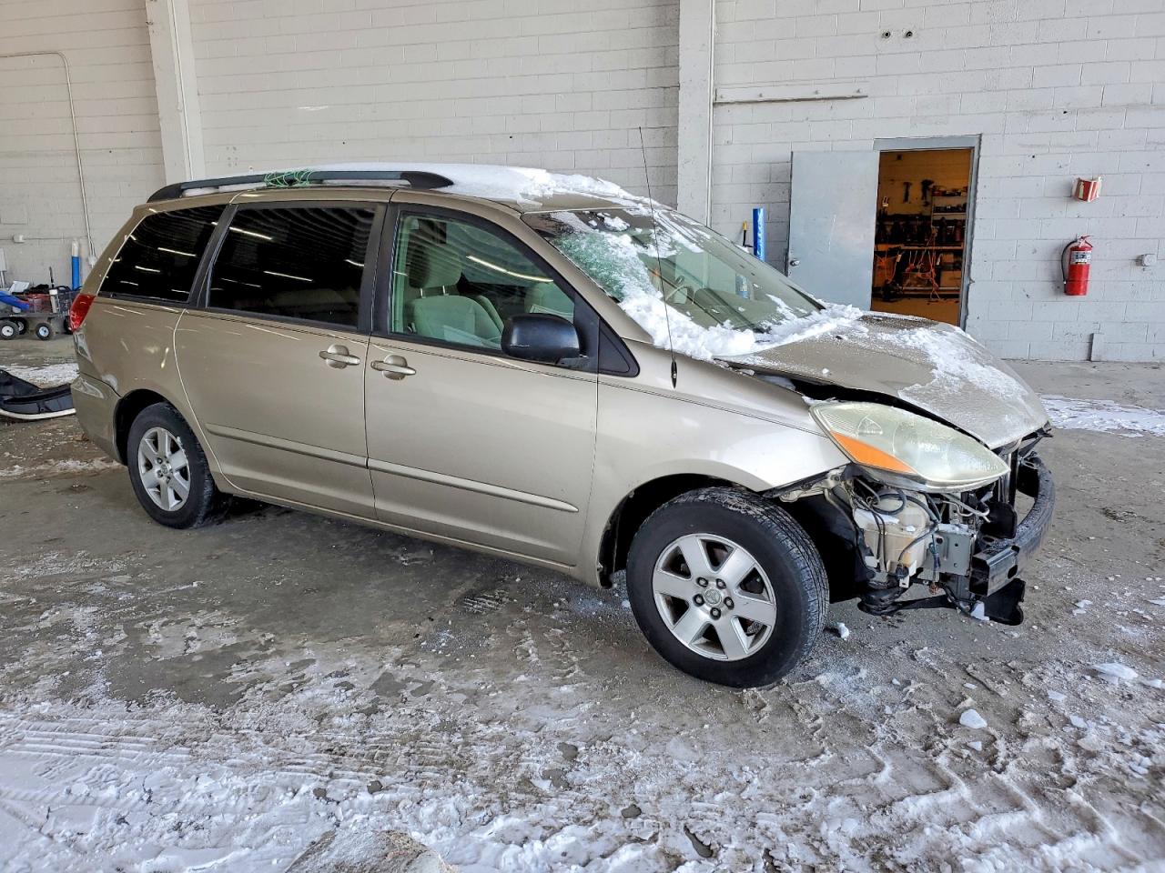 2006 TOYOTA SIENNA CE photo 4