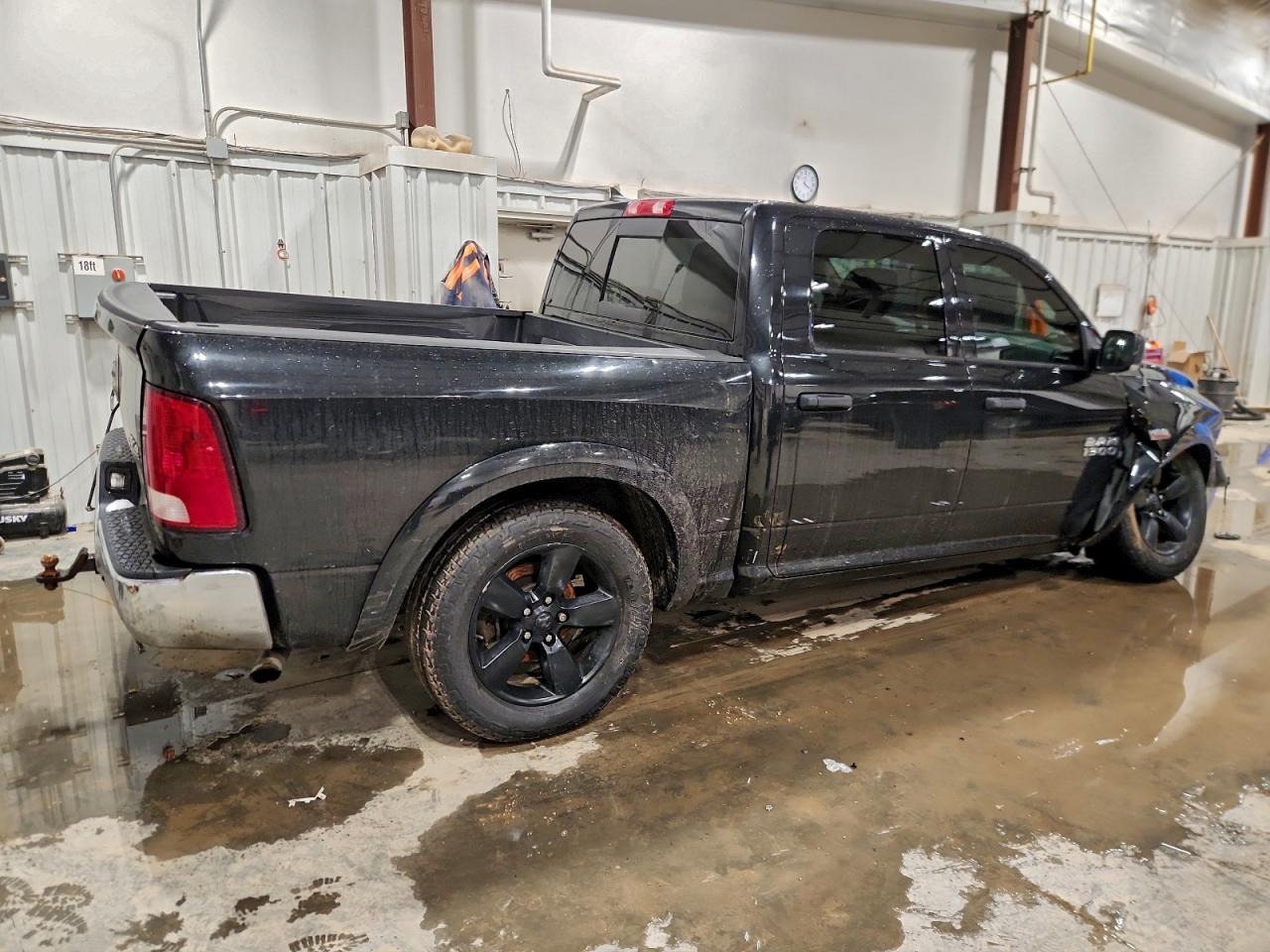 2015 RAM 1500 SLT photo 3