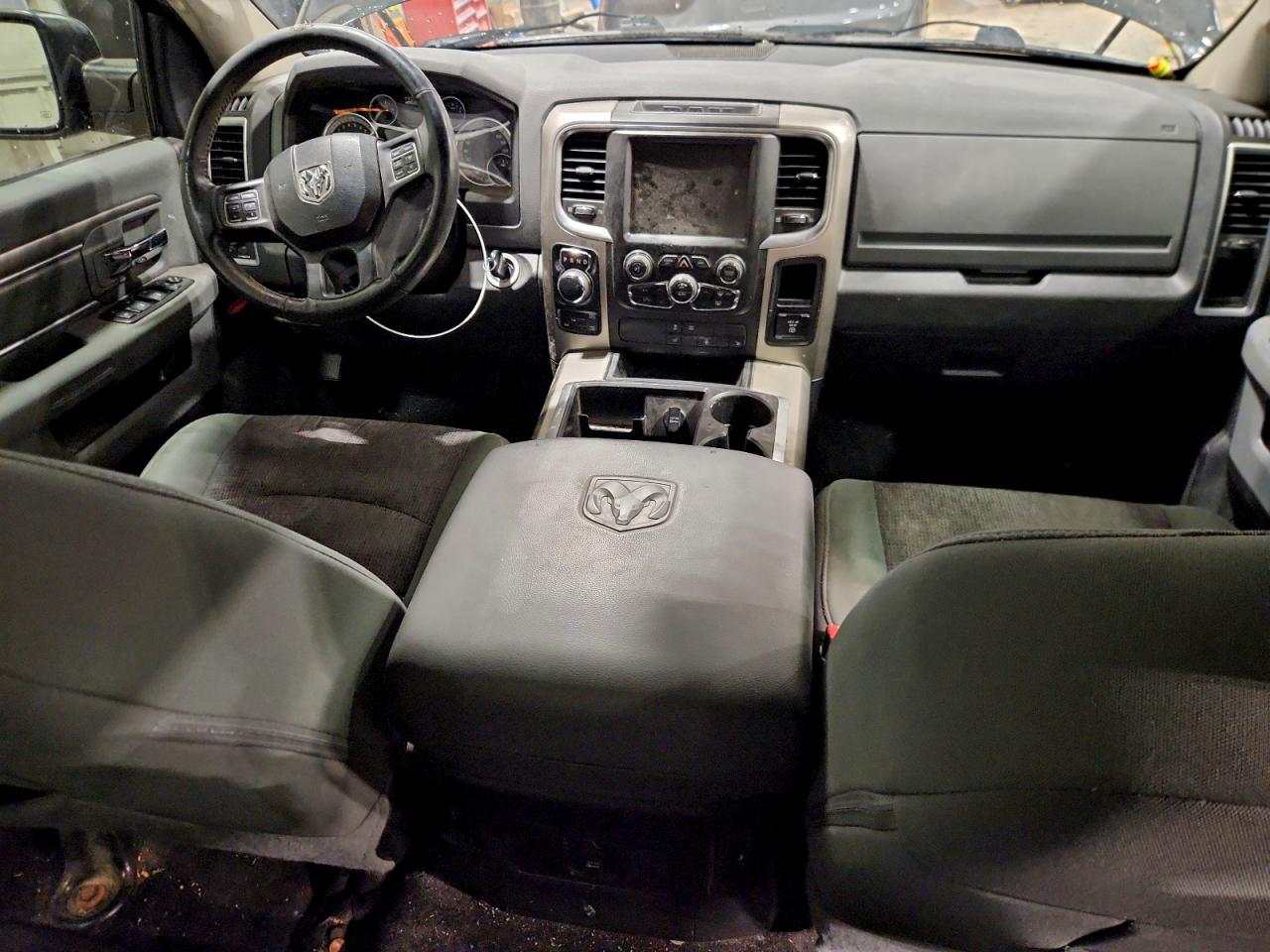 2015 RAM 1500 SLT photo 8