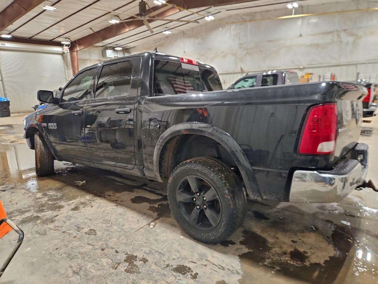 2015 RAM 1500 SLT photo 2