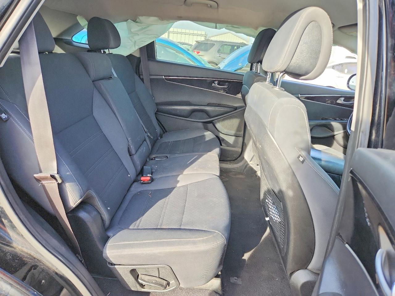 2016 KIA SORENTO LX photo 11
