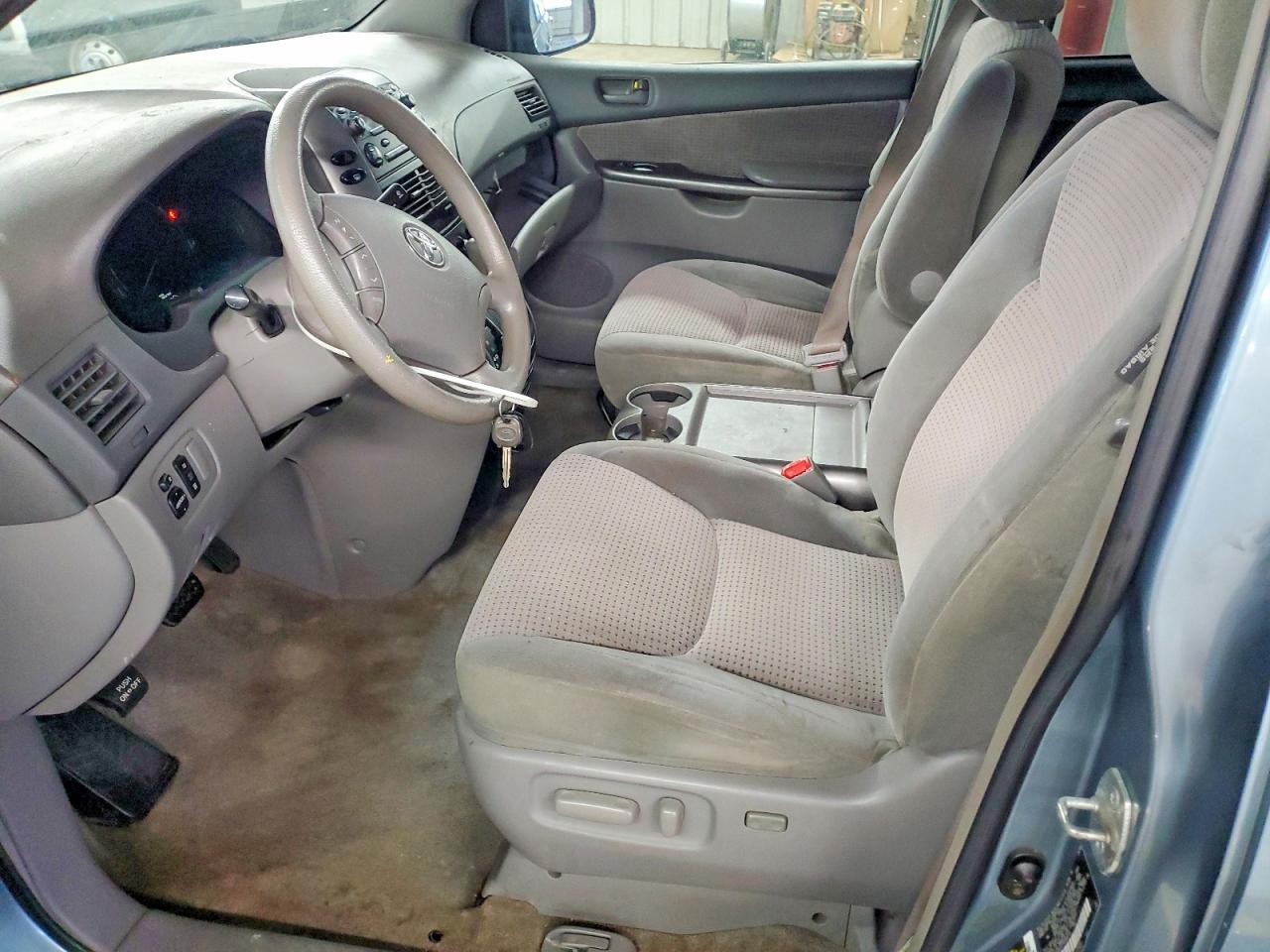 2006 TOYOTA SIENNA CE photo 13