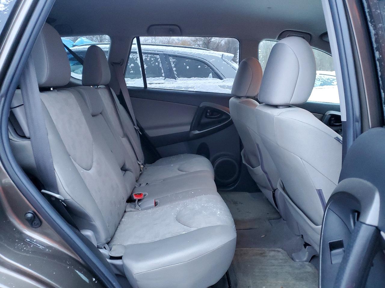 2011 TOYOTA RAV4 photo 11