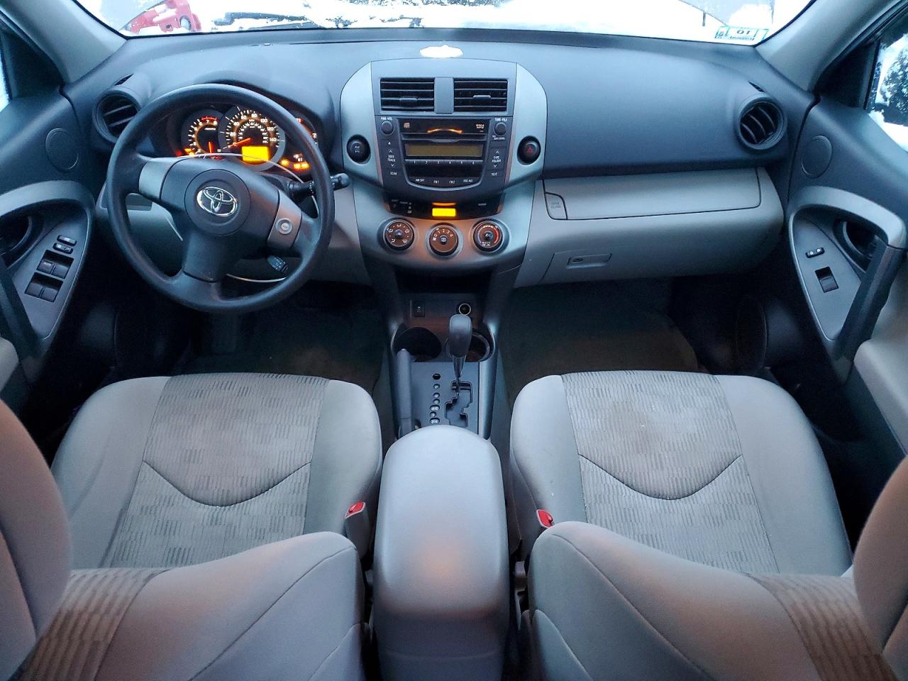 2011 TOYOTA RAV4 photo 8