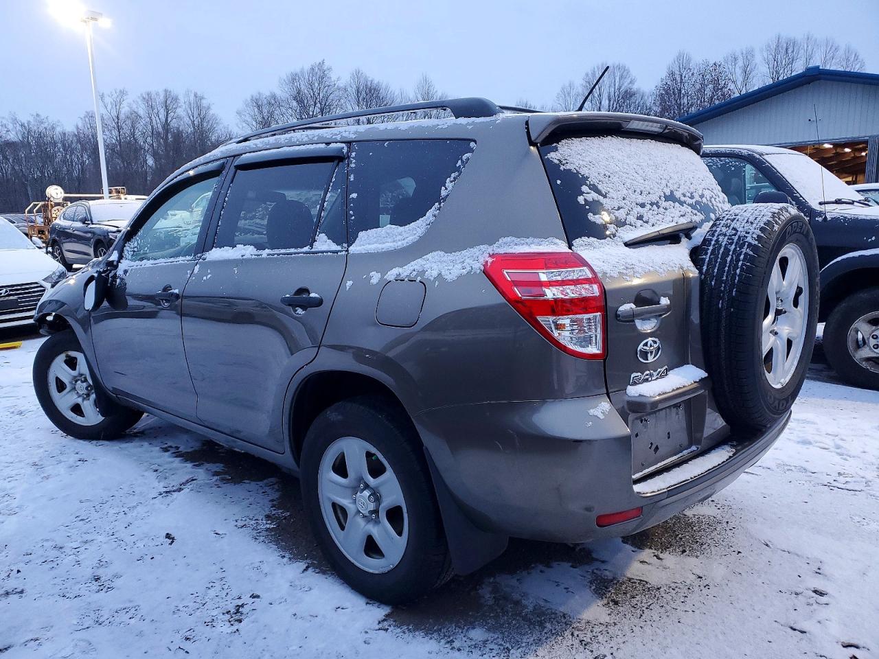 2011 TOYOTA RAV4 photo 2