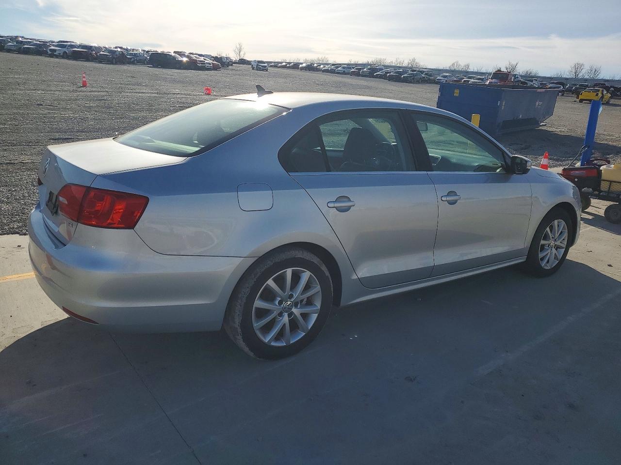 2014 VOLKSWAGEN JETTA SE photo 3