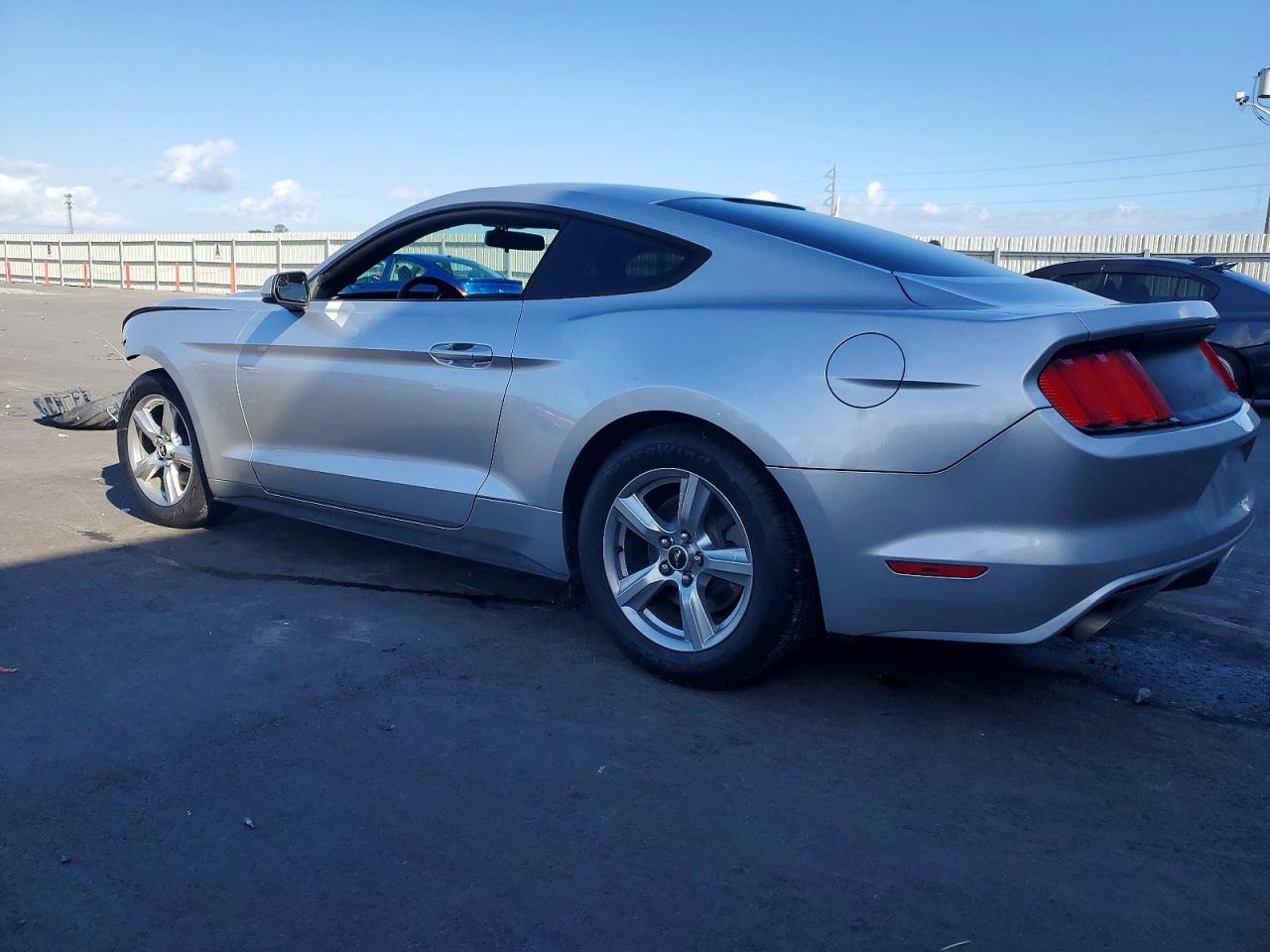 2015 FORD MUSTANG photo 2