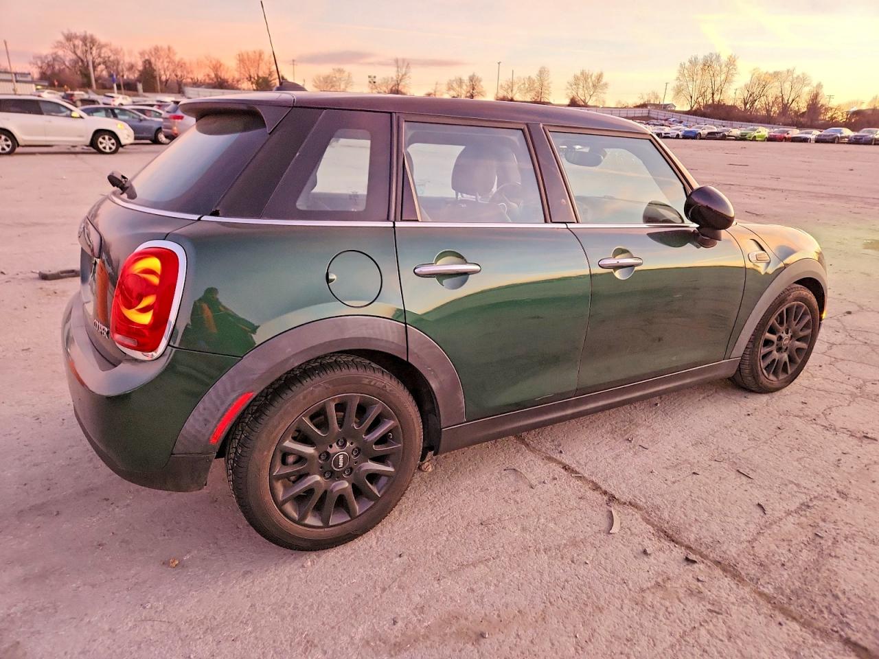 2016 MINI COOPER photo 3