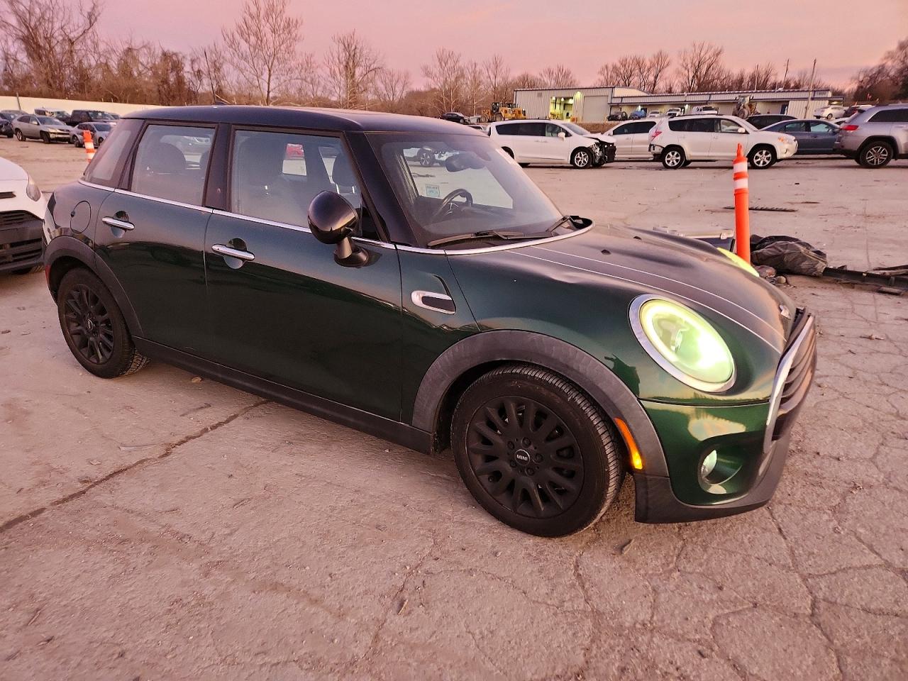 2016 MINI COOPER photo 4