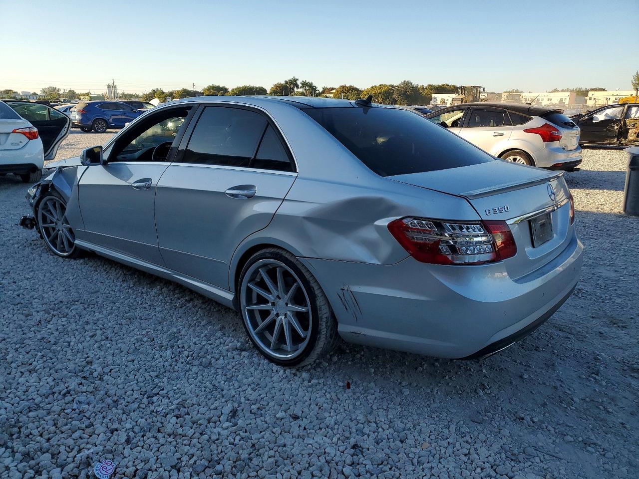 2011 MERCEDES-BENZ E 350 photo 3