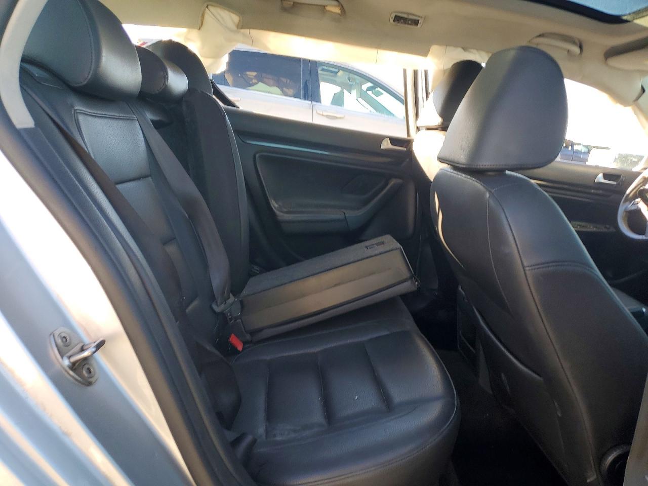 2012 VOLKSWAGEN JETTA S photo 10