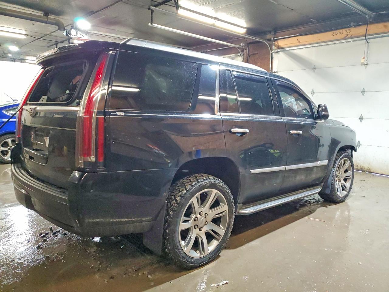 2015 CADILLAC ESCALADE LUXURY photo 3