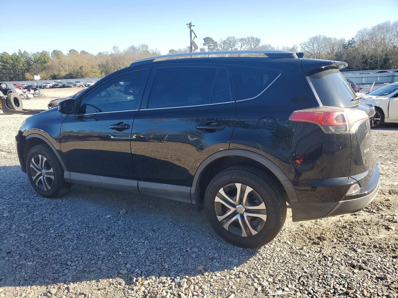 2016 TOYOTA RAV4 LE photo 2