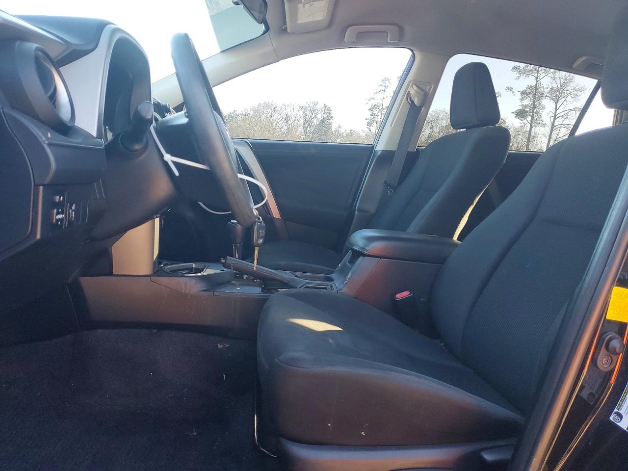 2016 TOYOTA RAV4 LE photo 7