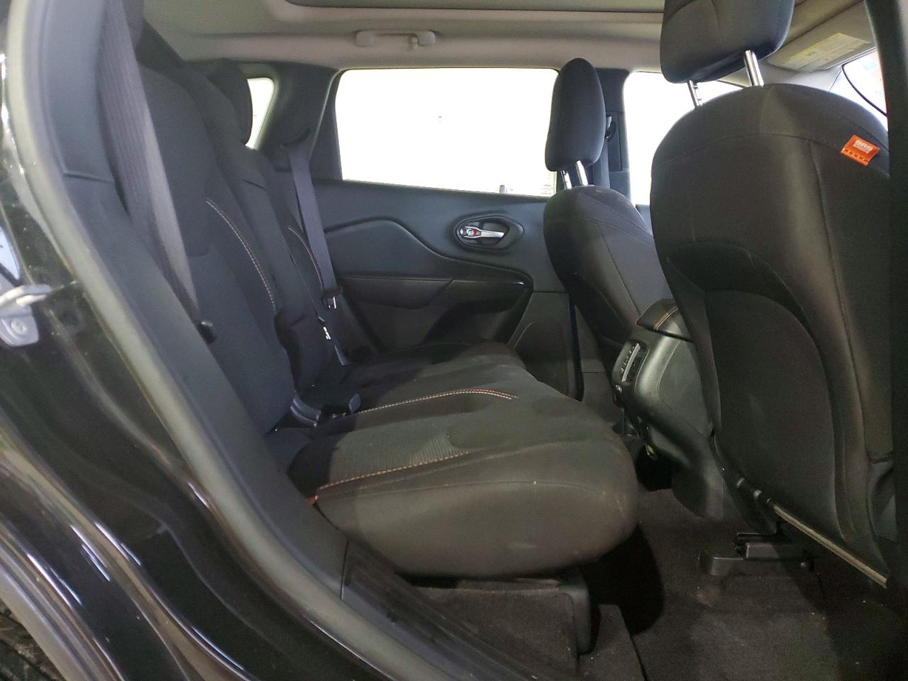 2016 JEEP CHEROKEE LATITUDE photo 11