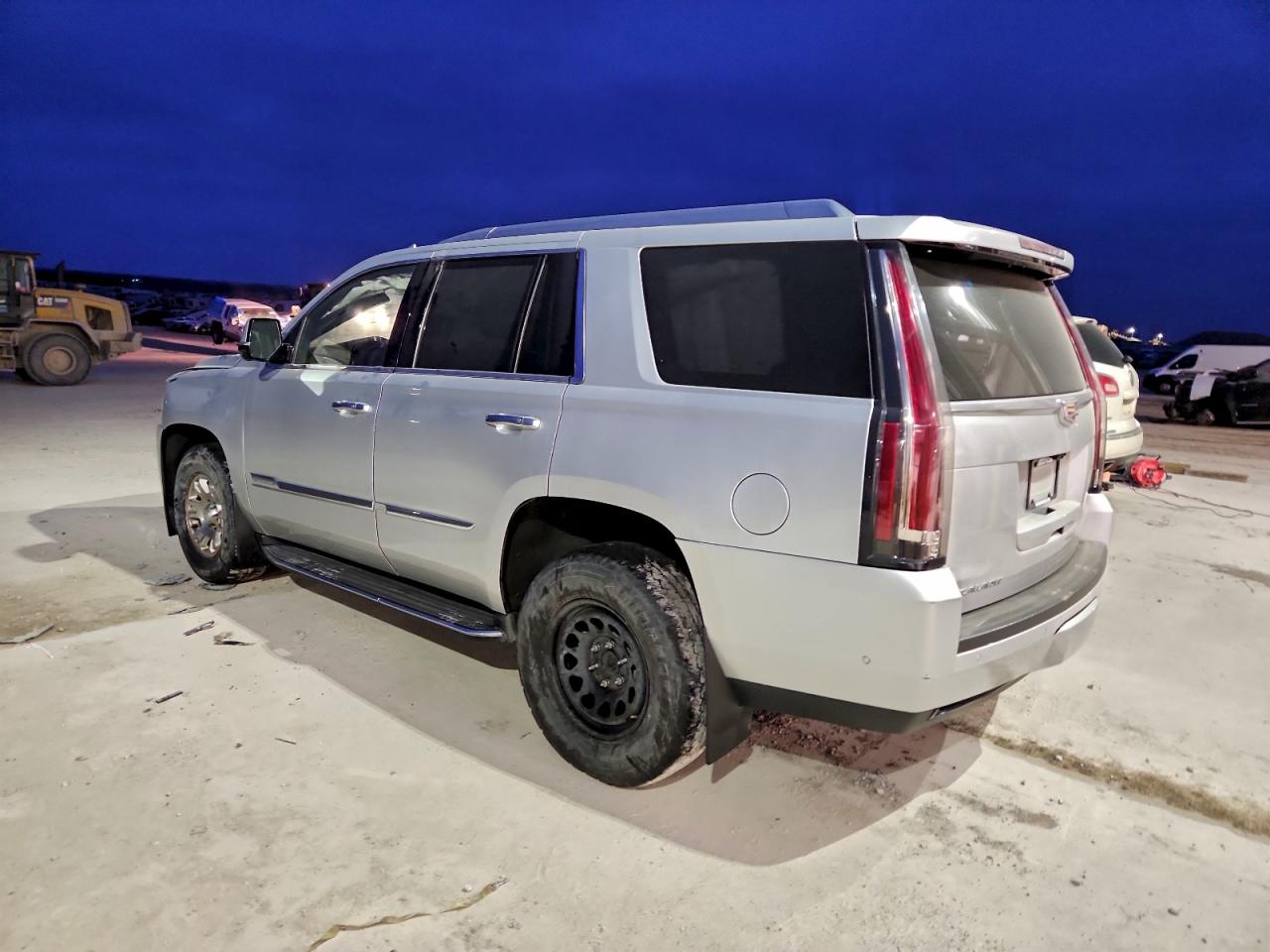 2019 CADILLAC ESCALADE LUXURY photo 2