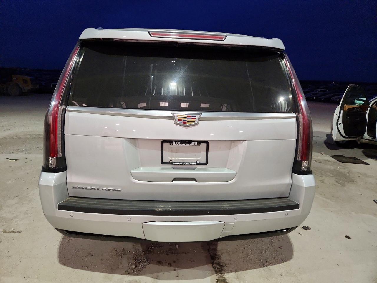 2019 CADILLAC ESCALADE LUXURY photo 6