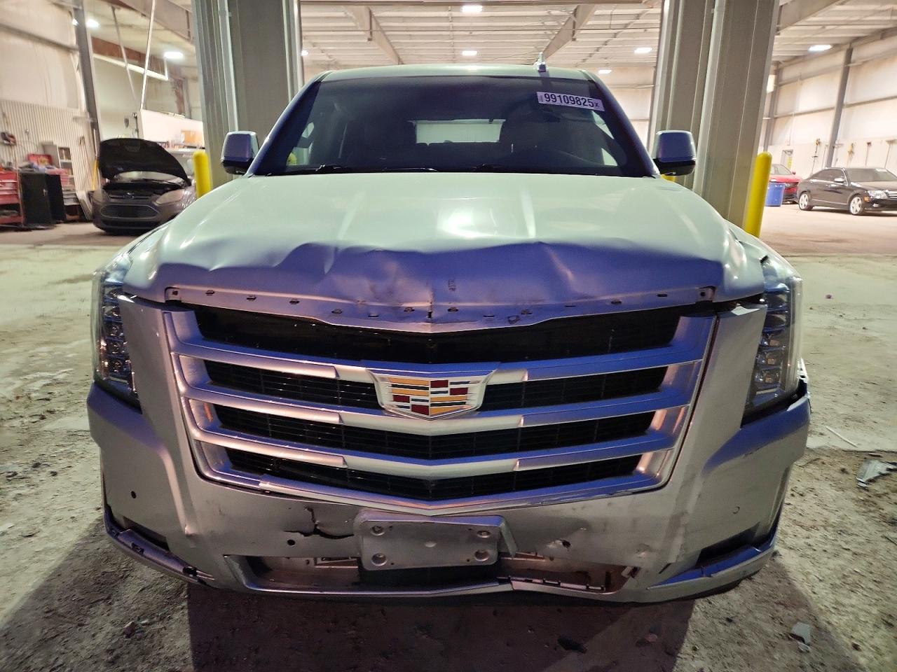 2019 CADILLAC ESCALADE LUXURY photo 5