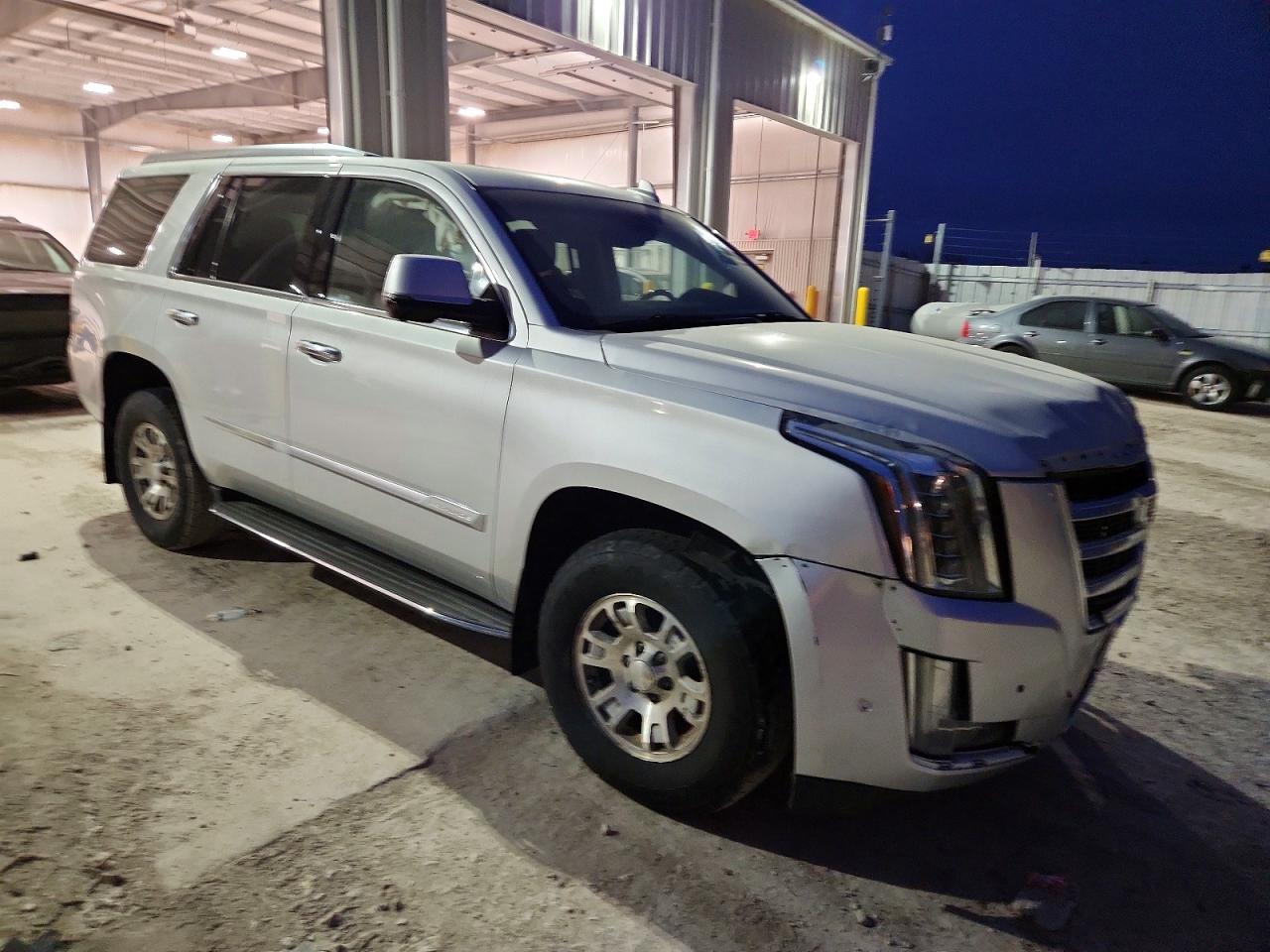 2019 CADILLAC ESCALADE LUXURY photo 4