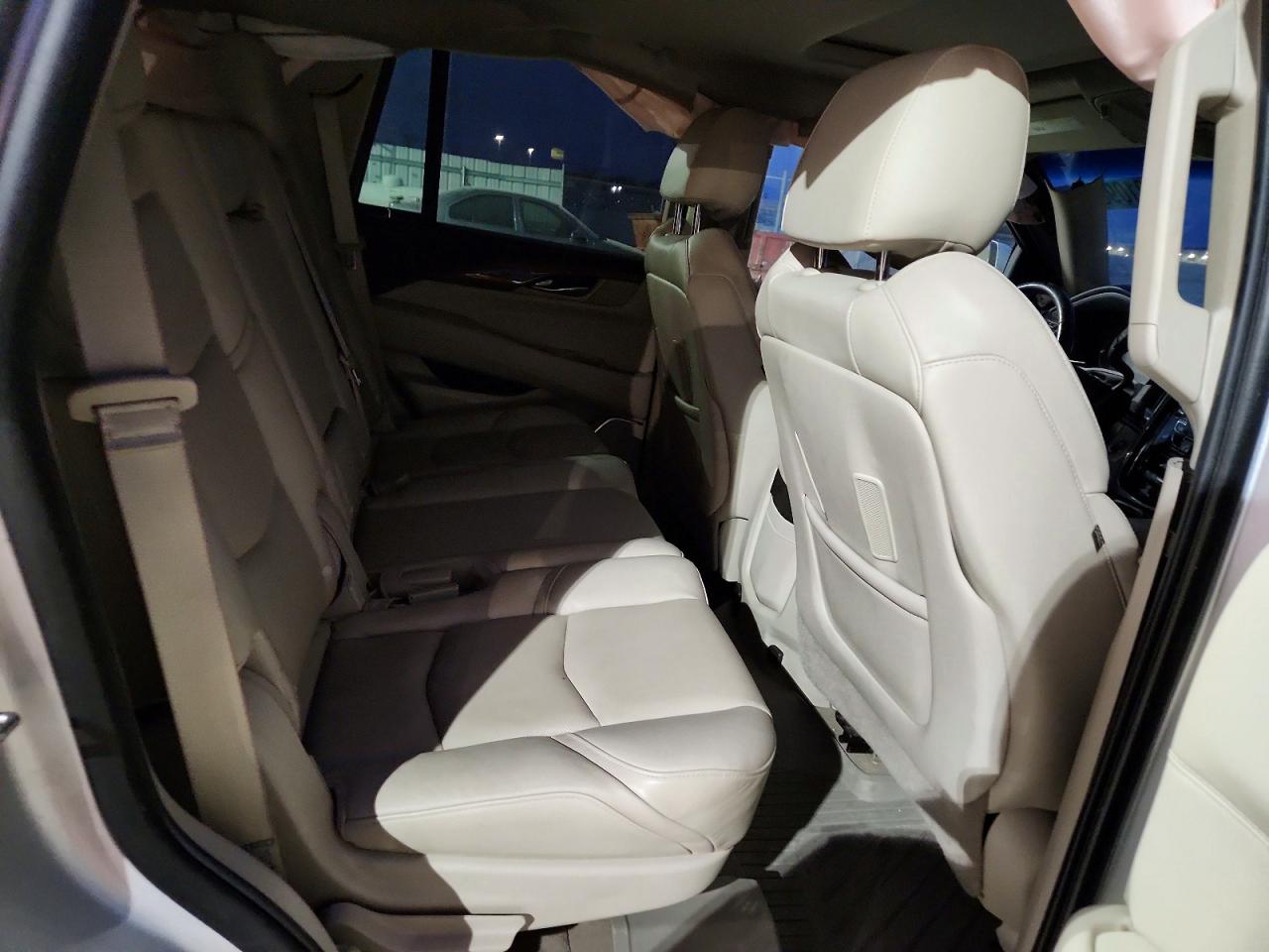 2019 CADILLAC ESCALADE LUXURY photo 11