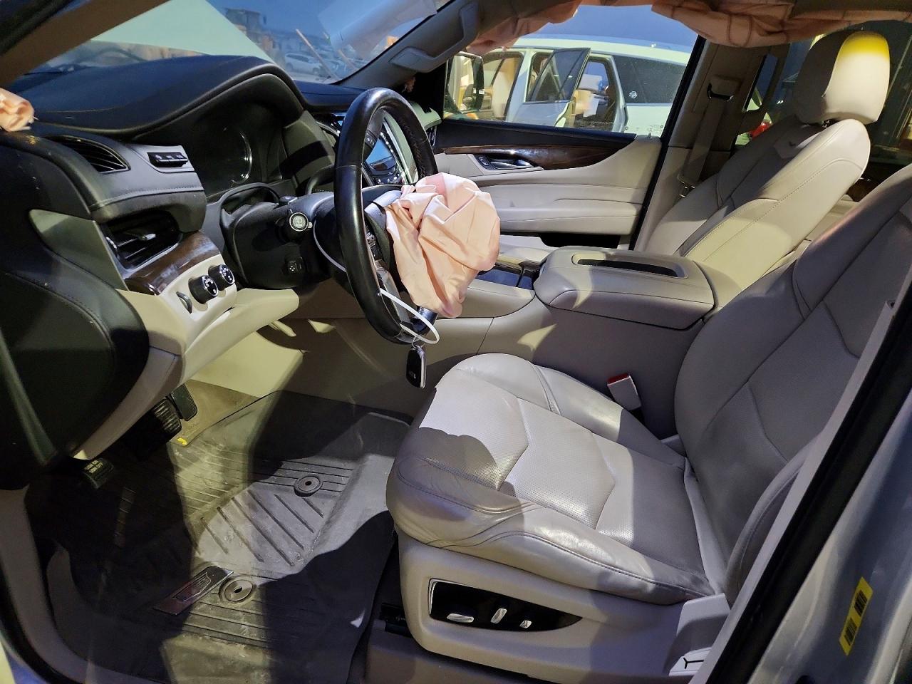 2019 CADILLAC ESCALADE LUXURY photo 7