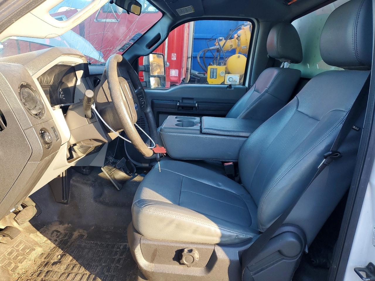 2016 FORD F550 SUPER DUTY BOX TRUCK photo 7