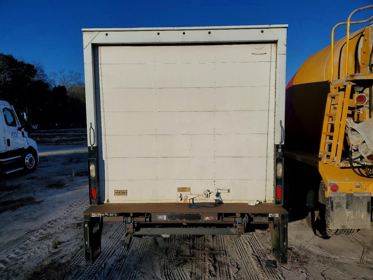 2016 FORD F550 SUPER DUTY BOX TRUCK photo 6