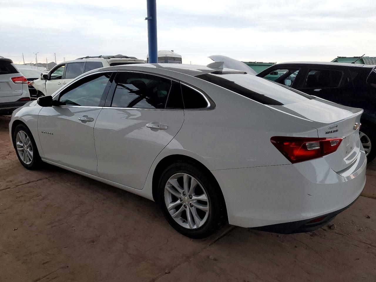 2017 CHEVROLET MALIBU LT photo 2