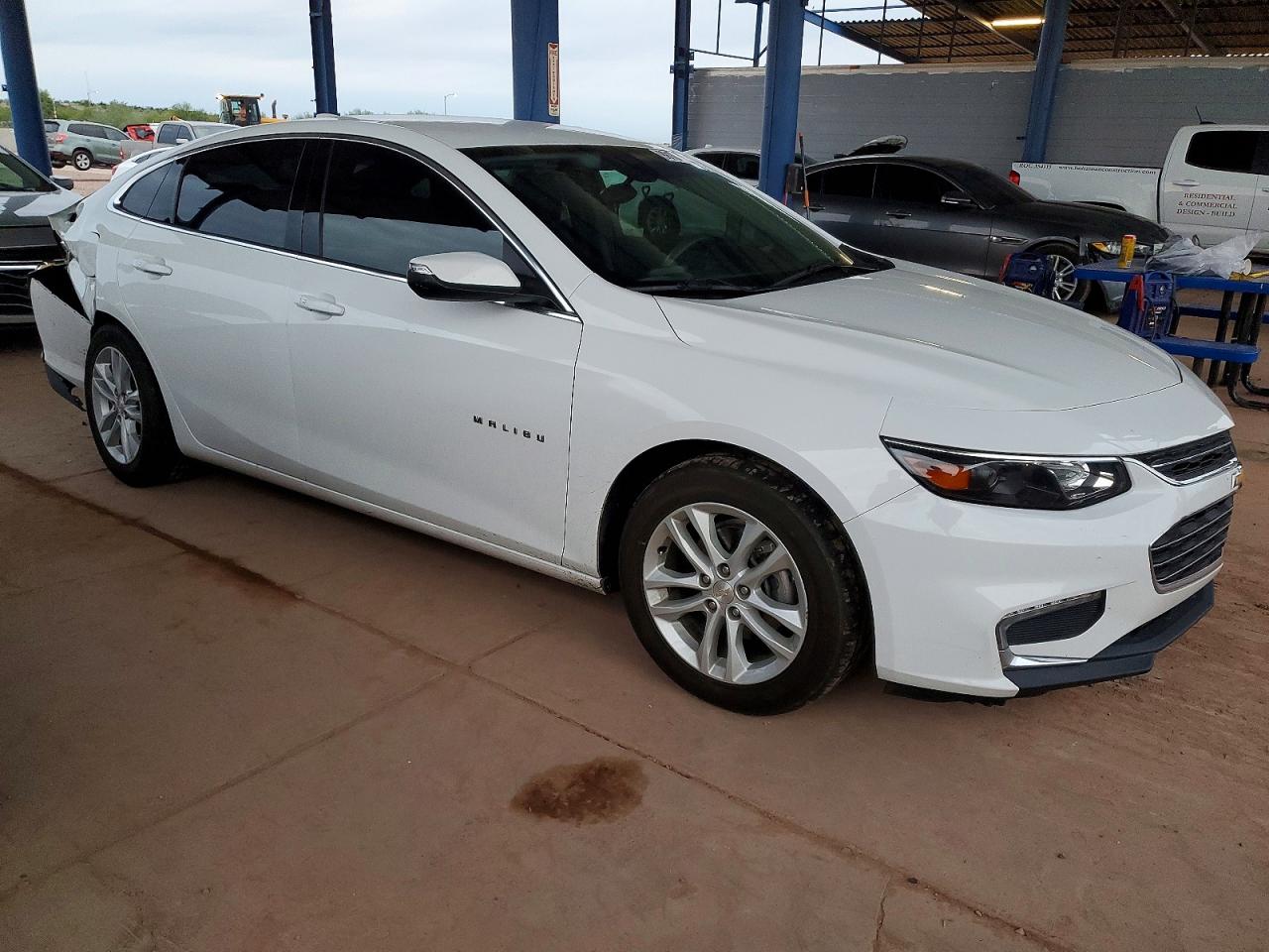 2017 CHEVROLET MALIBU LT photo 4