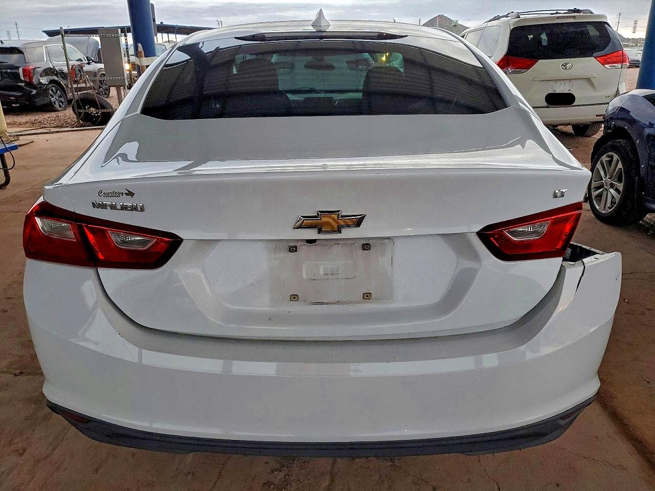 2017 CHEVROLET MALIBU LT photo 6